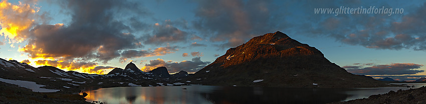 Sommerkveld mot Snøholsvatnet og Snøholstinden.