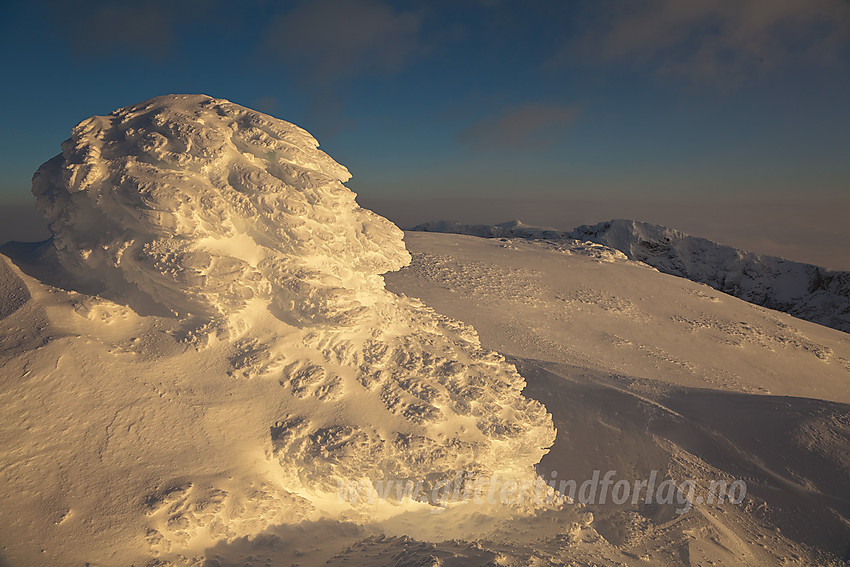 Høyeste punkt i Valdres, Vestre Kalvehøgde. Austre Kalvehøgde i bakgrunnen.