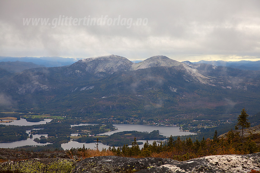 Utsikt fra Fagerliheii mot Roholtfjellet og Vrådal.