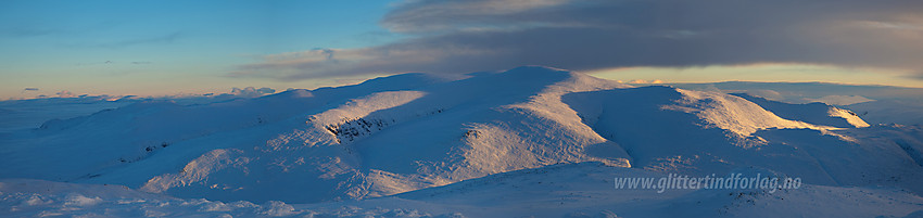 Panoramautsikt i retning Kvitingskjølen fra Såleggje en desemberettermiddag.