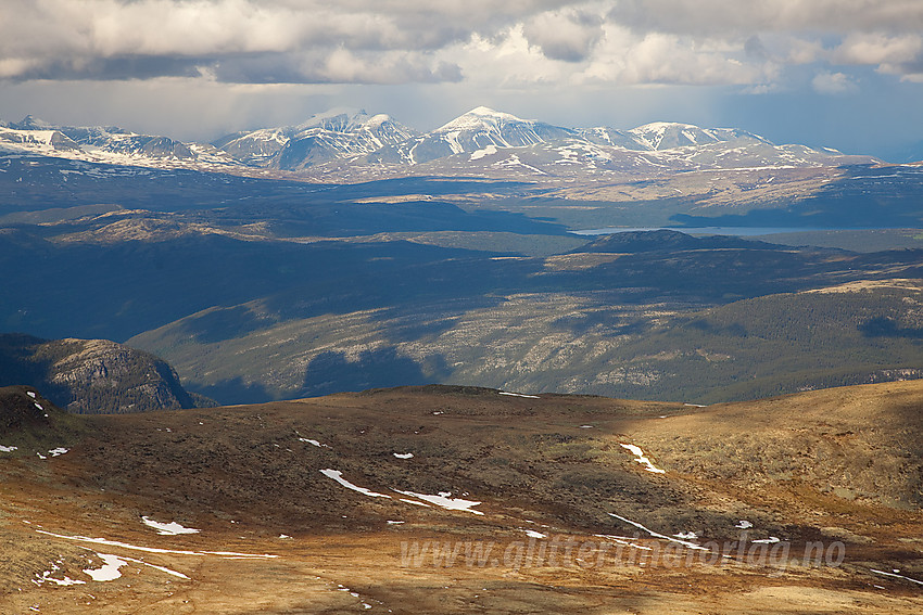 Utsikt fra Saukampen mot Rondane med Rondslottet og Storronden.