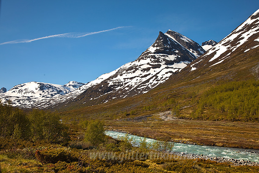 Flott forsommerdag i Leirdalen mot Skagsnebb.