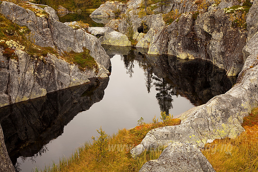 Ved jettgrytene nær kvitingen (Jøgerlaugitn).