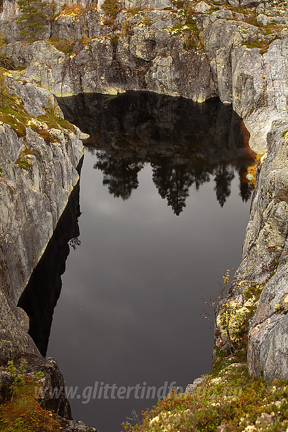 Ved jettgrytene nær kvitingen (Jøgerlaugitn).