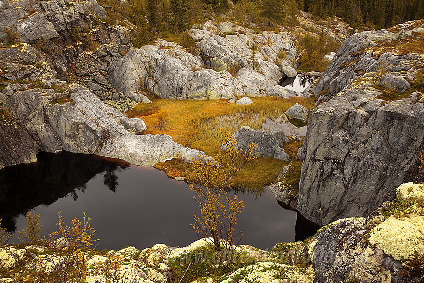 Ved jettgrytene nær kvitingen (Jøgerlaugitn).