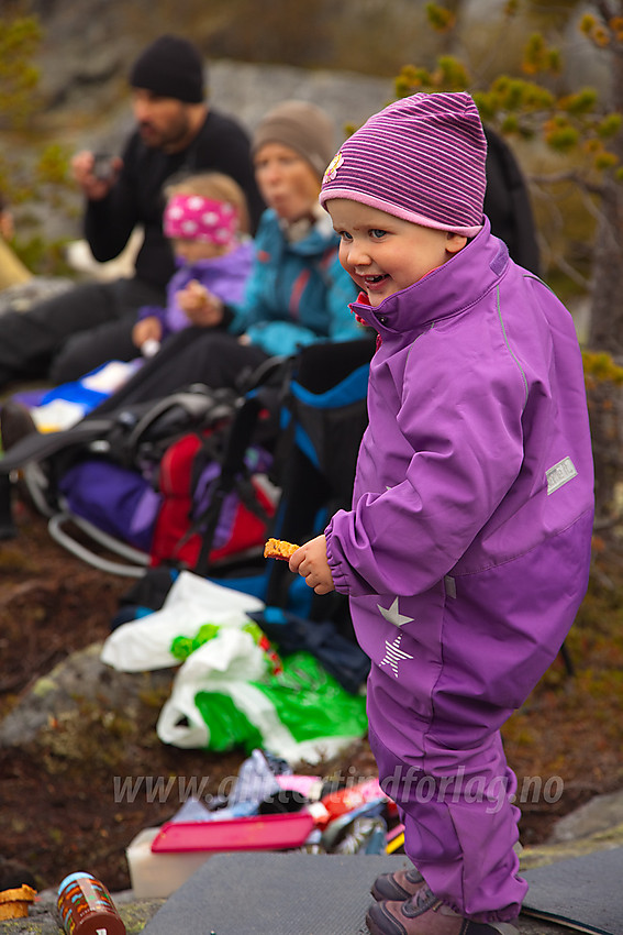 Fellestur med Barnas Turlag til Kvitingen og jettegrytene der.