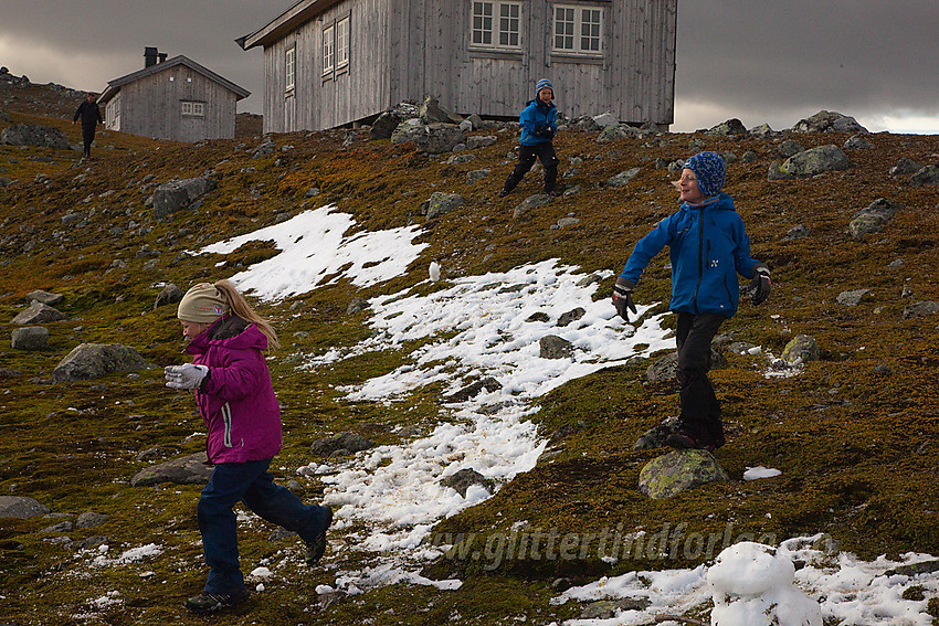 Snøballkrig ved Tomashelleren.