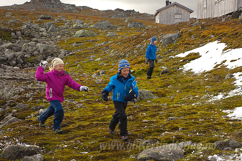 Snøballkrig ved Tomashelleren.