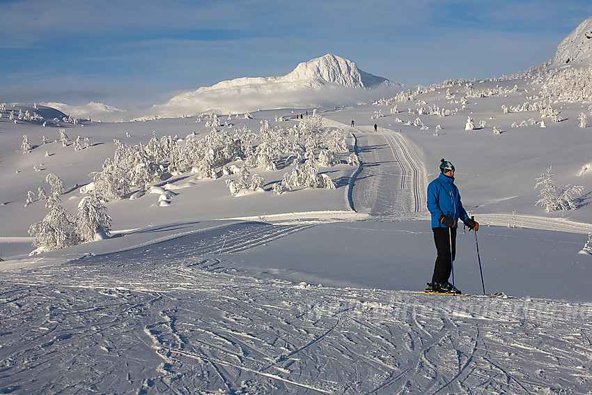 Flott vinterstemning ved Beitostølen mot Bitihorn.