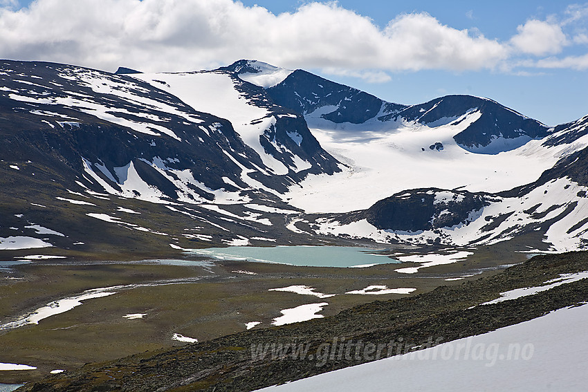 Fra Styggehøryggen innover Blåbreaholet mot Blåbrean med Surtningssue (2368 moh) og Søre Blåbreahøe (2196 moh).