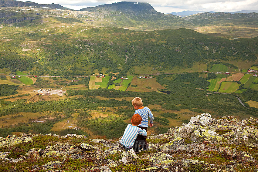 Fra Raudhorn mot Lykkja og Bitihorn.