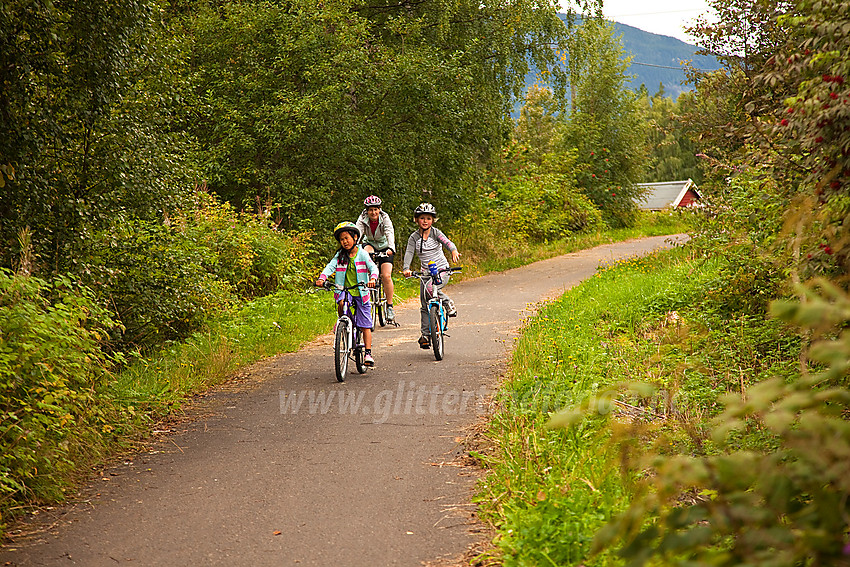 På tur langs sykkelveien fra Leira til Aurdal.