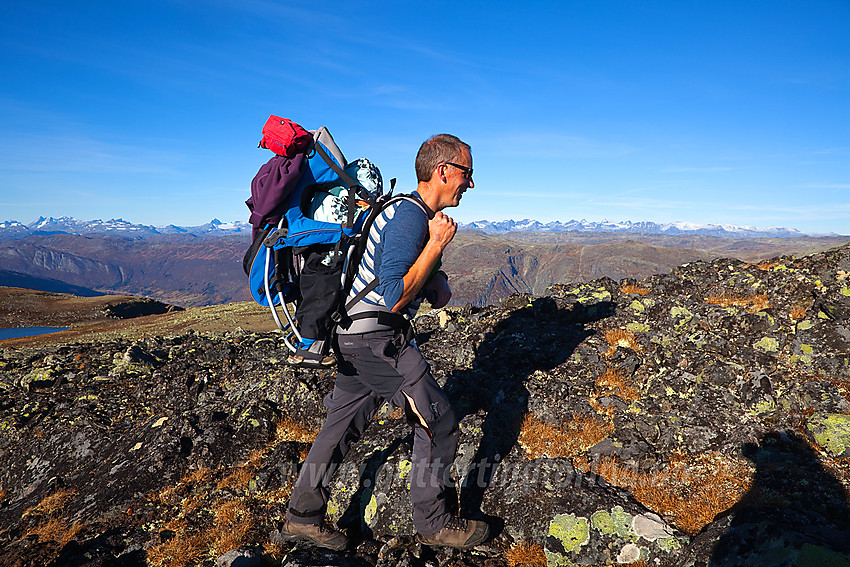 På tur på Bergsfjellet i Vang med Jotunheimen i bakgrunnen.