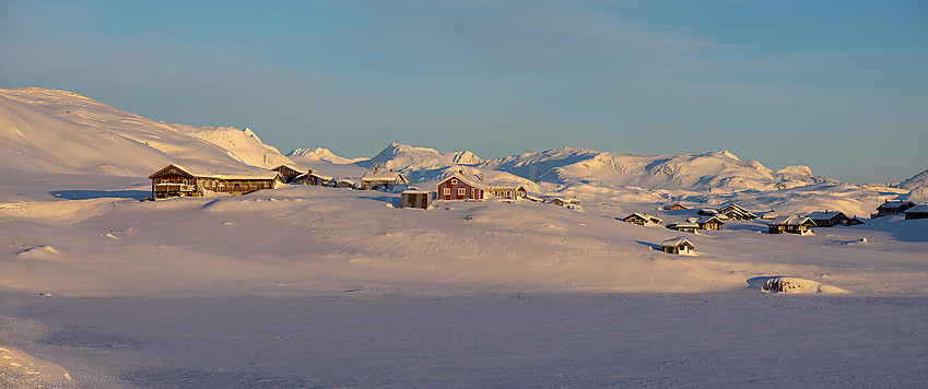 Tyinstølen foran Jotunheimen en januarmorgen.