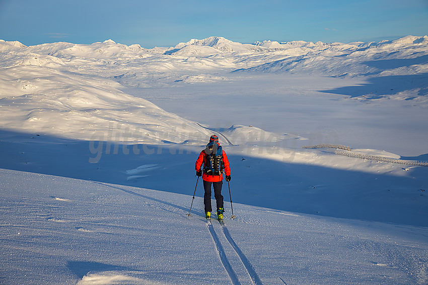 På vei ned fra Galden med Tyin og Jotunheimen som kulisse.