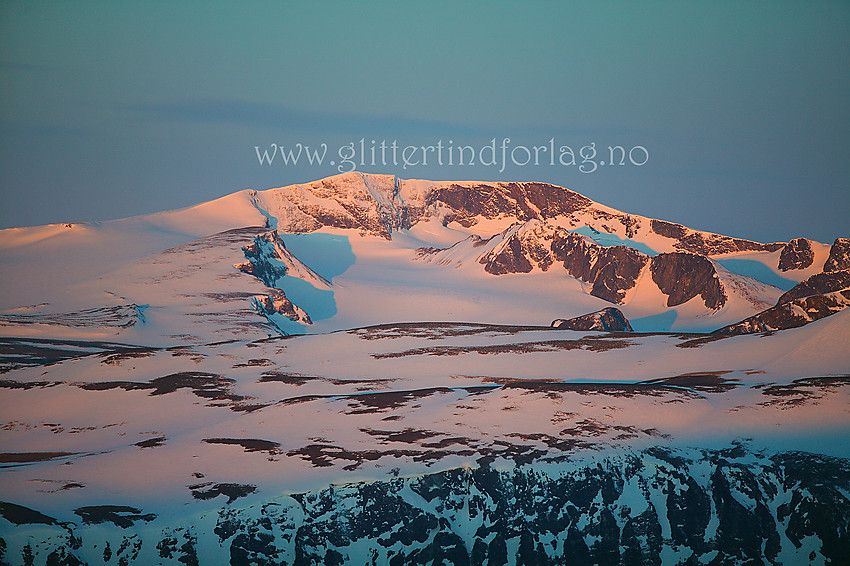 Soloppgang over Glittertinden og Trollsteineggje sett fra Kvitingskjølen i nordøst.