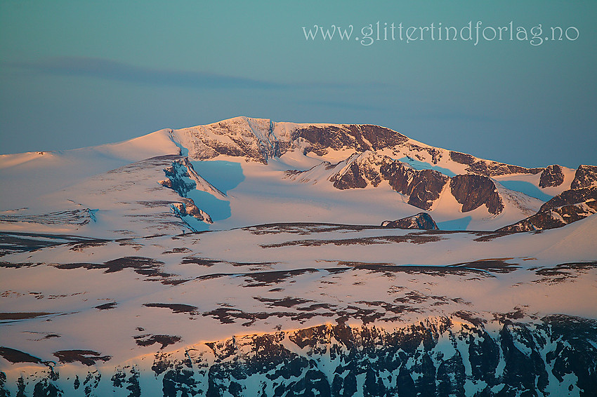 Soloppgang over Glittertinden og Trollsteineggje sett fra Kvitingskjølen en vårmorgen.