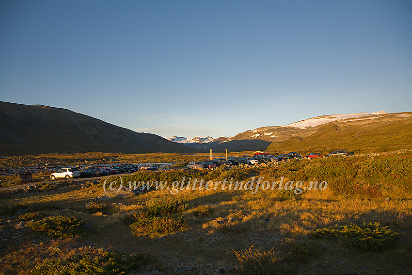 Morgenstemning i Veodalen på parkeringsplassen ved nasjonalparkgrensa. Herfra er det 7-8 km med "sykkelvei" inn til Glitterheim.