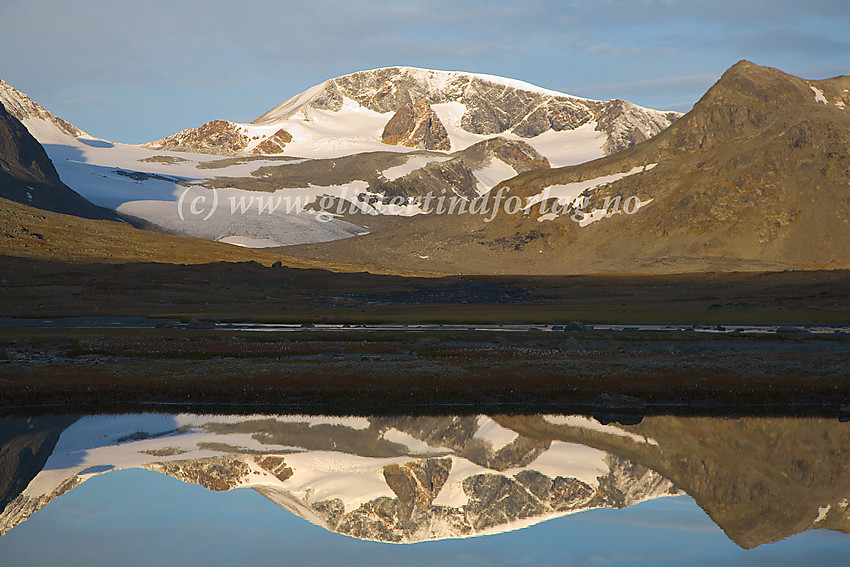 Morgenstemning i Veodalen mot Veobrean og Leirhøe (2330 moh).