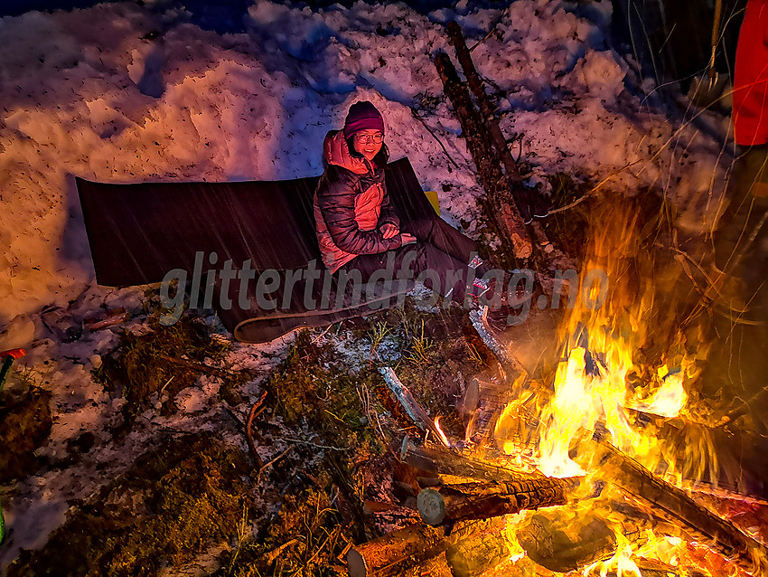 Båltur i vinterskogen.