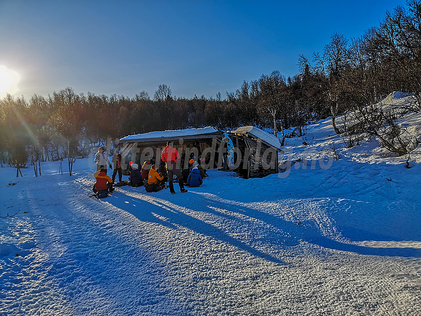 Pause i sola i gapahuk i løypenettet rundt Vaset.