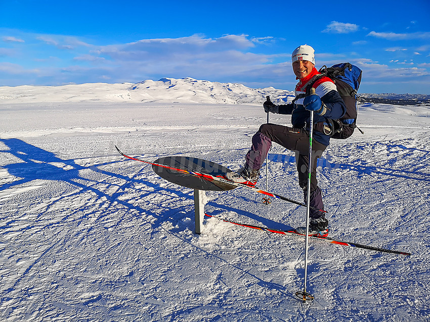 Ved sikteskiva på Jomfurslettfjellet med Spåtind i bakgrunnen.