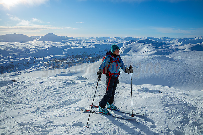 På toppen av Skørsnøse. Sulefjellet og Suletinden i bakgrunnen.