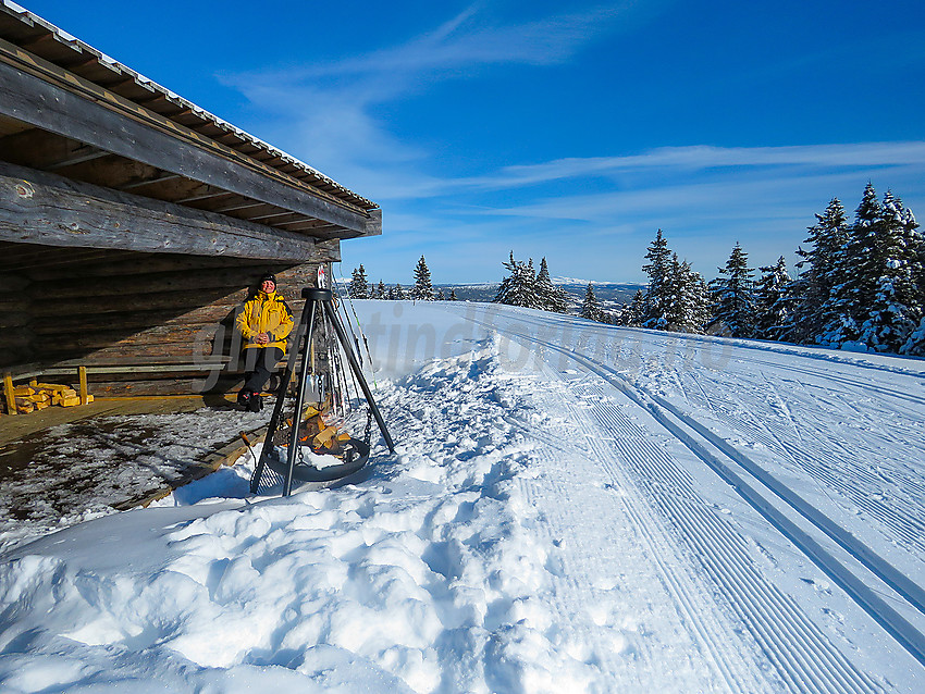 Pausekos i Gapahuken ved Skardåsen.