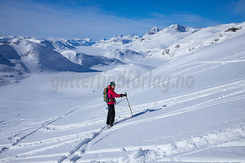 I flanken oppunder Synshorn mot Fagerdalen og Jotunheimen.