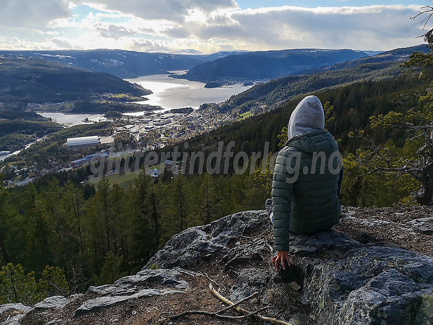 Utsikt fra Kvitmøsaknatten mot Leira.