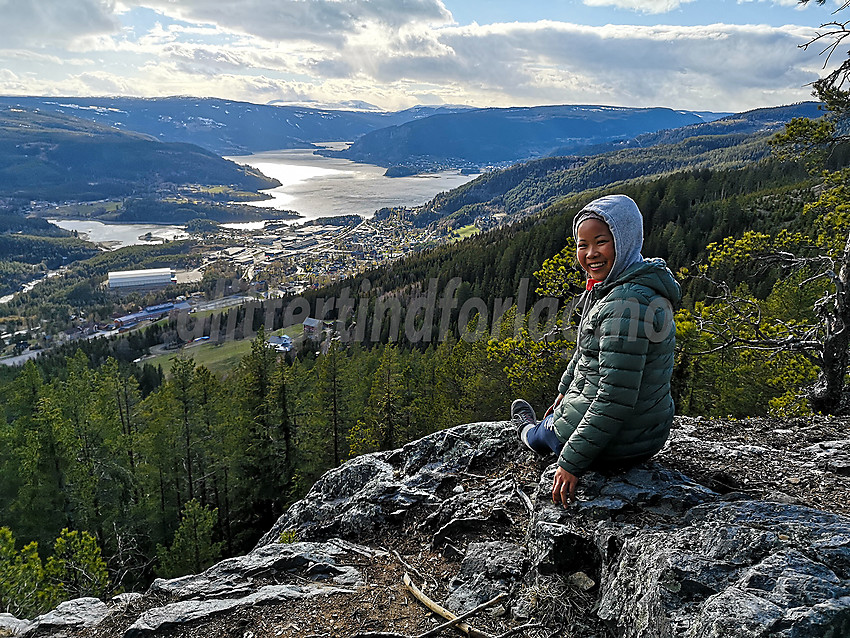 Utsikt fra Kvitmøsaknatten mot Leira.