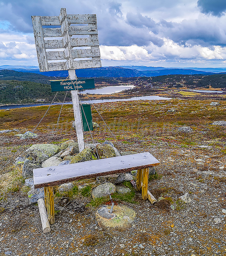 Fra Sangeknatten mot Nørdre Fjellstølen.