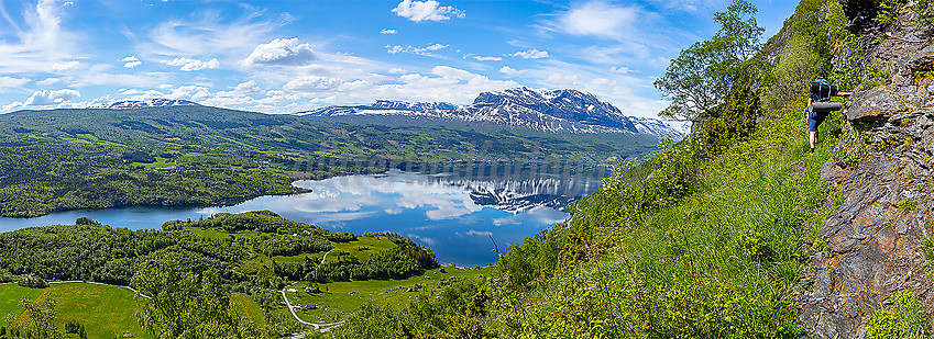 På vei opp Leirholstigen, Vangsmjøse og Grindane bakenfor.