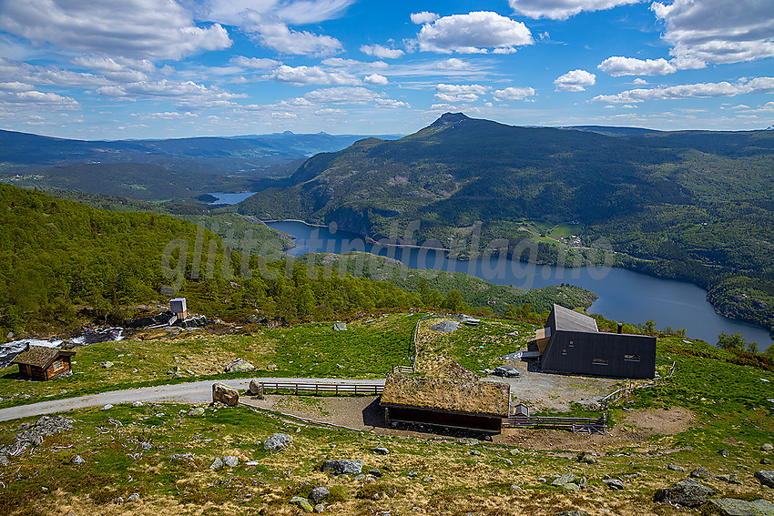 Ved Leirholstølen med Hugakøllen i bakgrunnen.