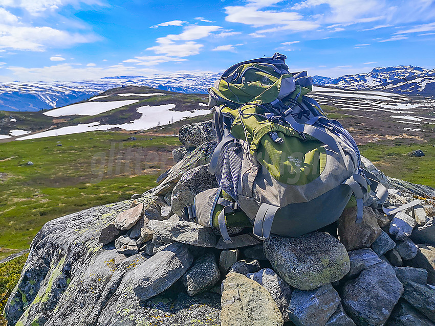 På en høyde mellom Knausehøgdene og Melbysfjellet i stinettet ved Beitostølen.