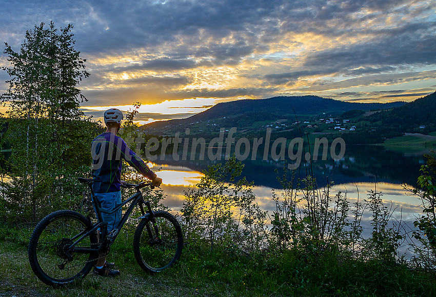 På sykkeltur langs Heggefjorden.