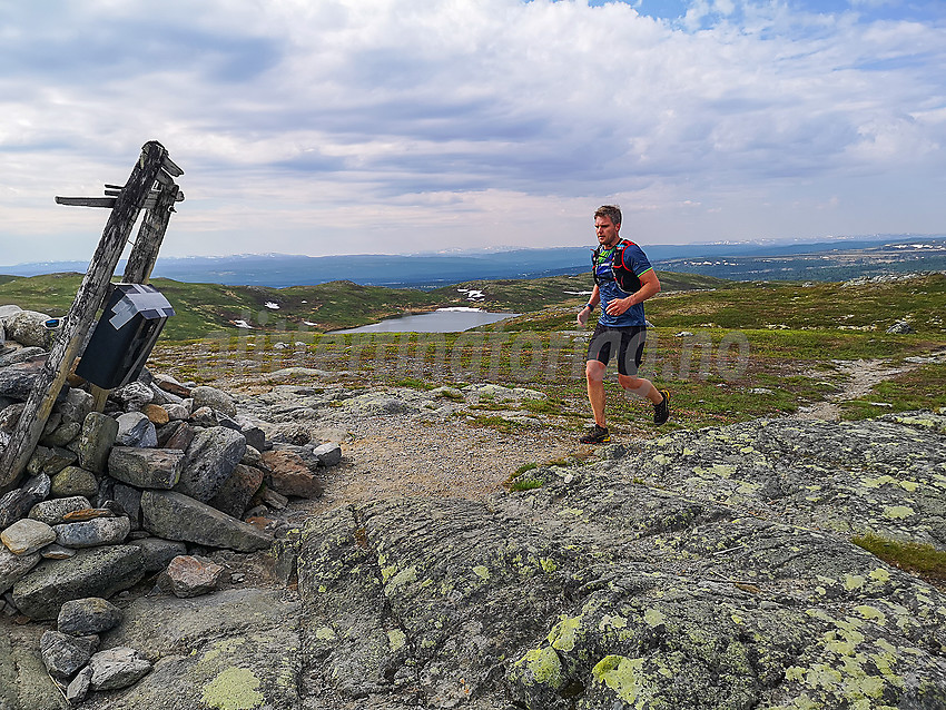 Fjell-løping til toppen av Bjødalskampen.