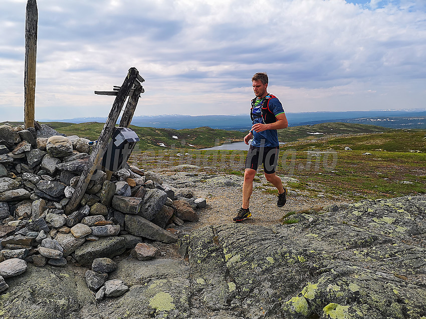 Fjell-løping til toppen av Bjødalskampen.