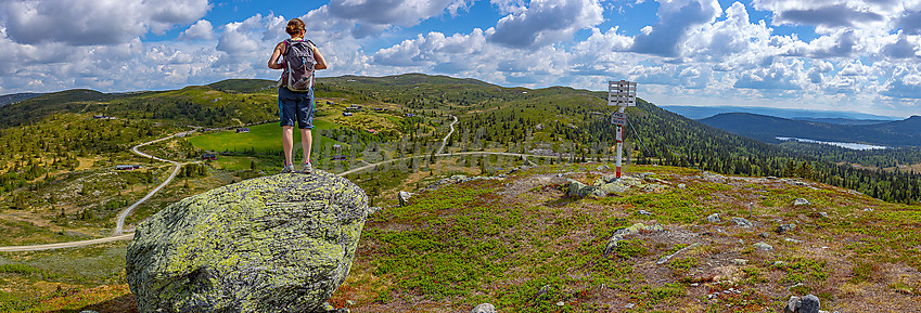 Utsikt fra Kyrkja mot Rauddalsfjellet.