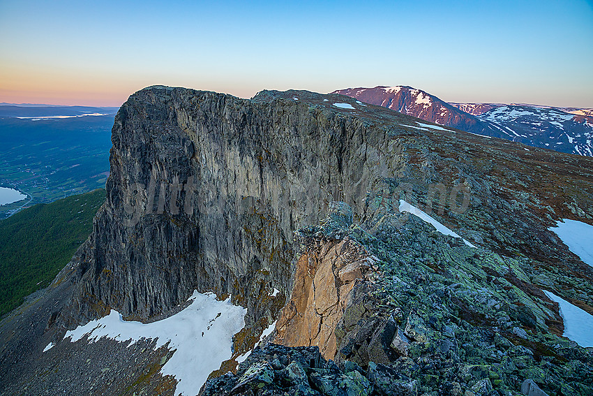 På Bergsfjellet øst ved soloppgang.