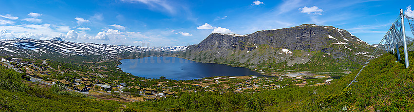 Ovafor Børrelie hyttefelt mot Otrøvatnet, Støgonøse og Skørsnøse.