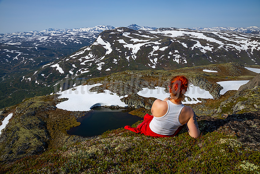 På toppen av Stølsnøse med utsikt mot Tyinkrysse og Skørsnøse.