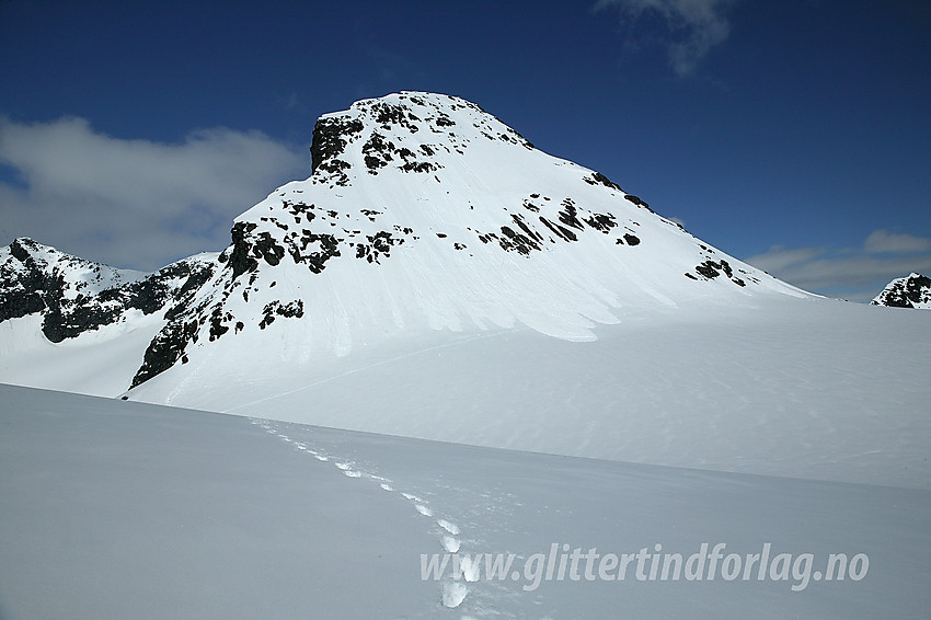 Austre Ringstinden (2002 moh) sett fra sørvest.