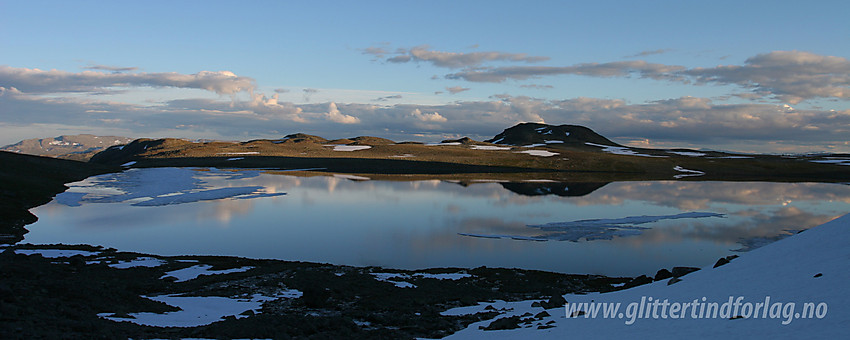 Ved det nedre Langedalstjernet ved solnedgang.