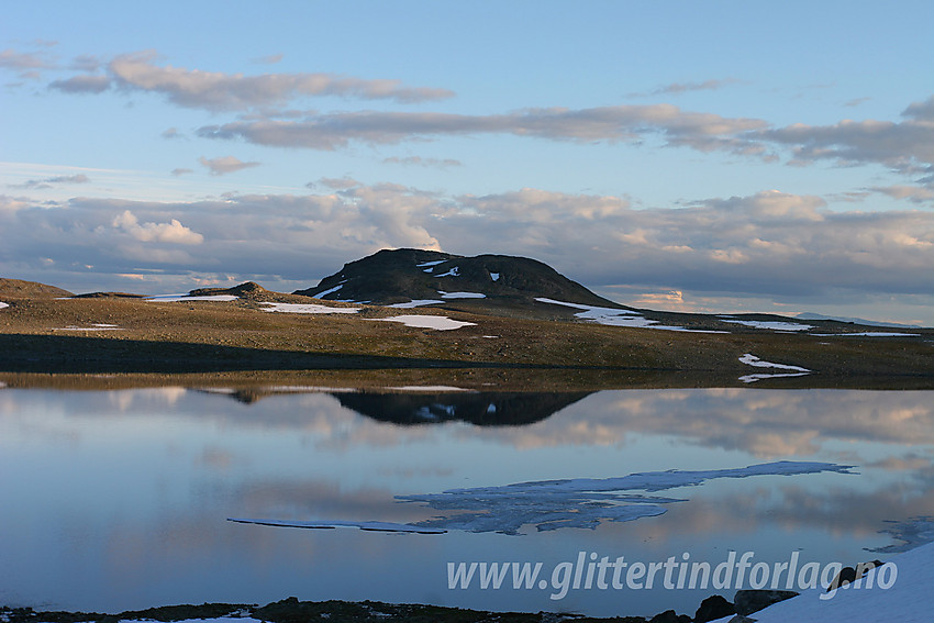 Ved det nedre Langedalstjernet ved solnedgang.