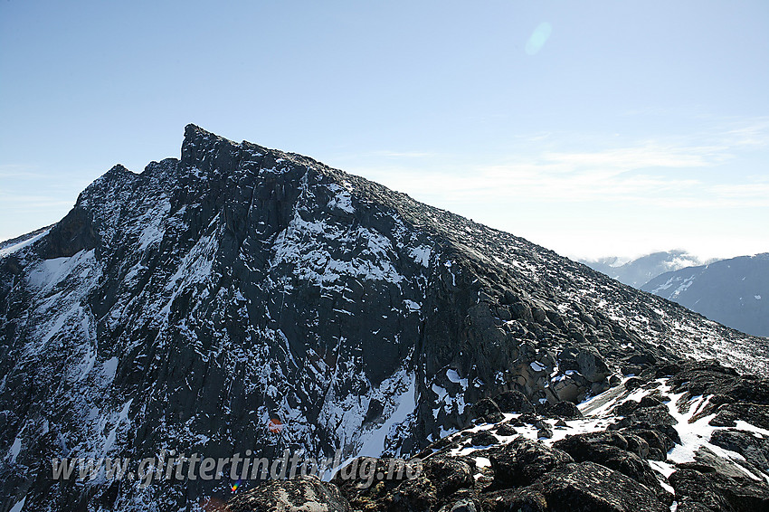 Fra Tjønnholstinden NV1 mot Tjønnholstinden (2330 moh) og Steinflytinden (2318 moh).