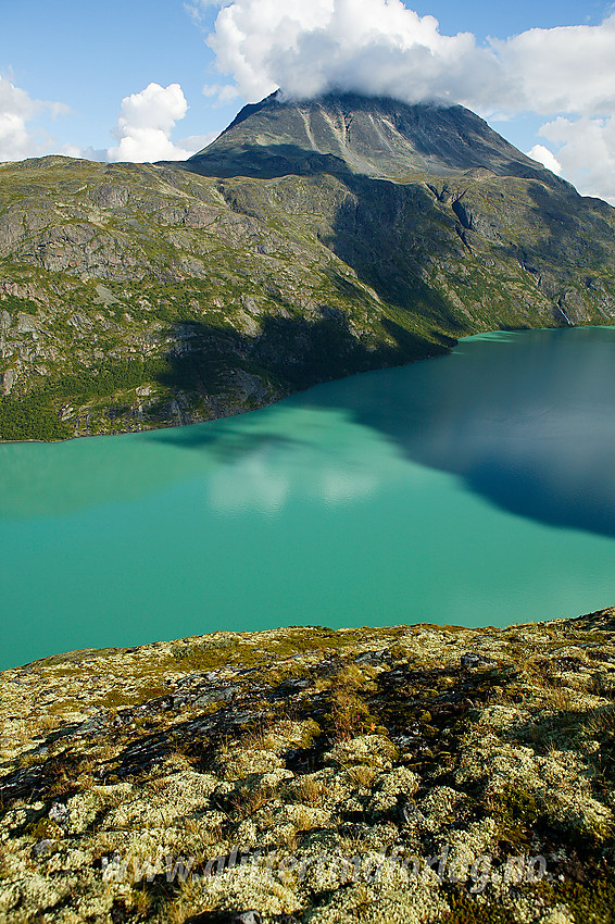 Utsikt fra Memuruhåmåren i nordøstlig retning mot Besshøe (2258 moh).