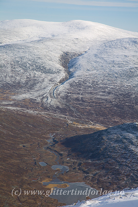 Vestre Kvitingskjølen (2060 moh) sett fra Lauvhøe (1991 moh).