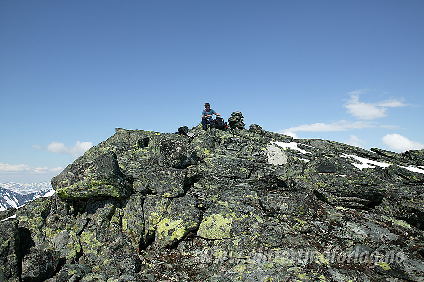 På toppen av Kniven (2133 moh).