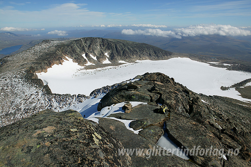 Utsikt i østlig retning fra Steinflytinden. På bildet ses Høgdebrotet (2226 moh) og Steinflybrean.